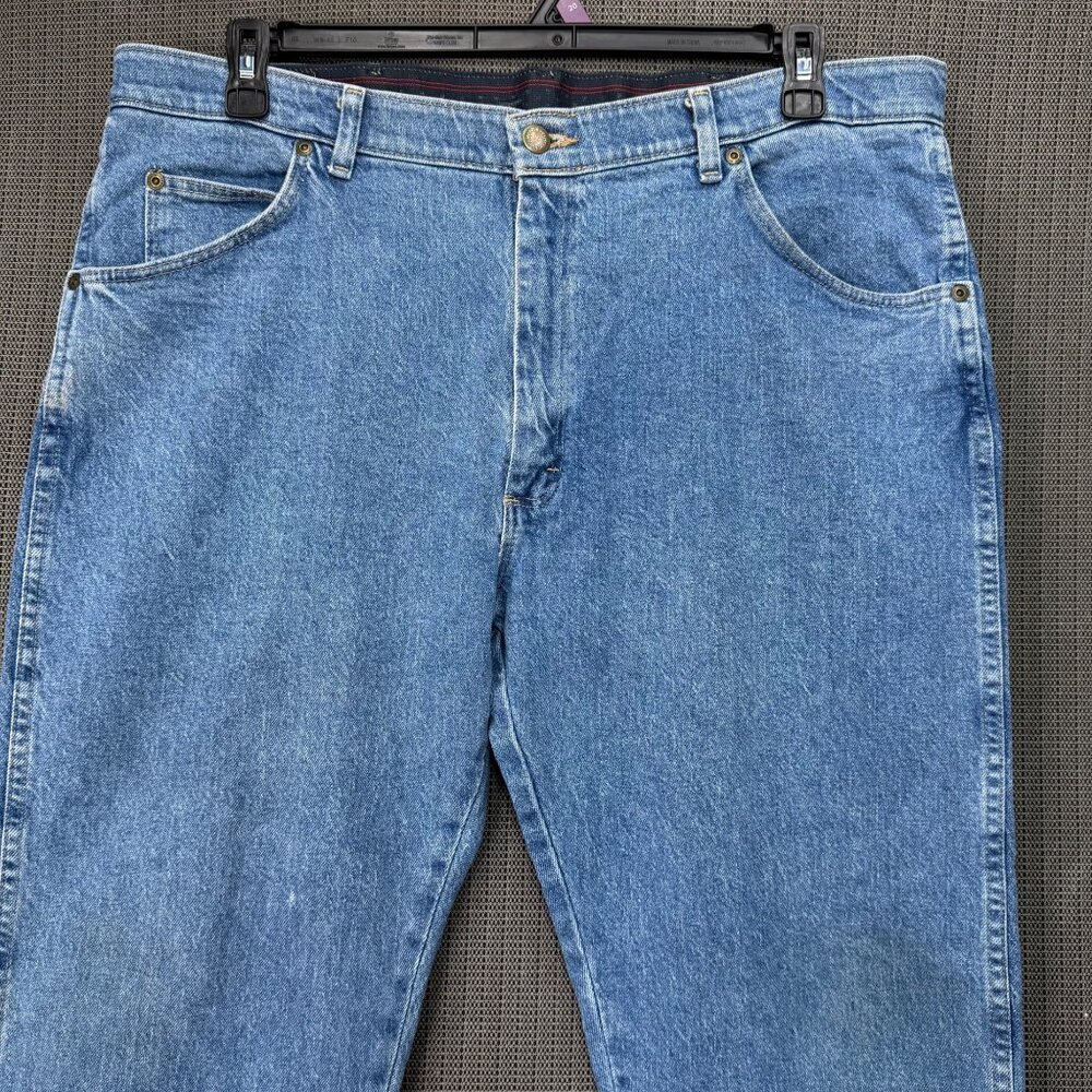 Wrangler Originals Men's Size 38x29 Medium Wash Jeans Relaxed Fit - Picture 2 of 10